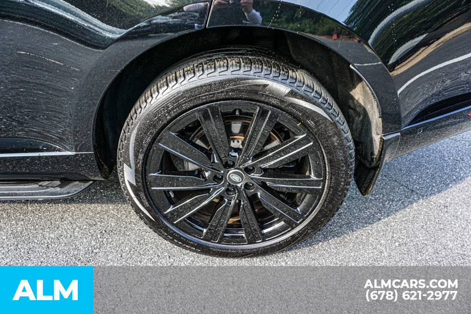 Used 2025 Land Rover Range Rover SE AWD/4WD image 16