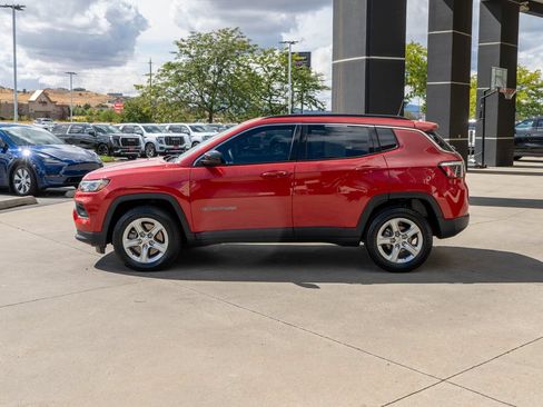 Used 2023 Jeep Compass Latitude w/ Sun and Sound Group AWD/4WD image 4