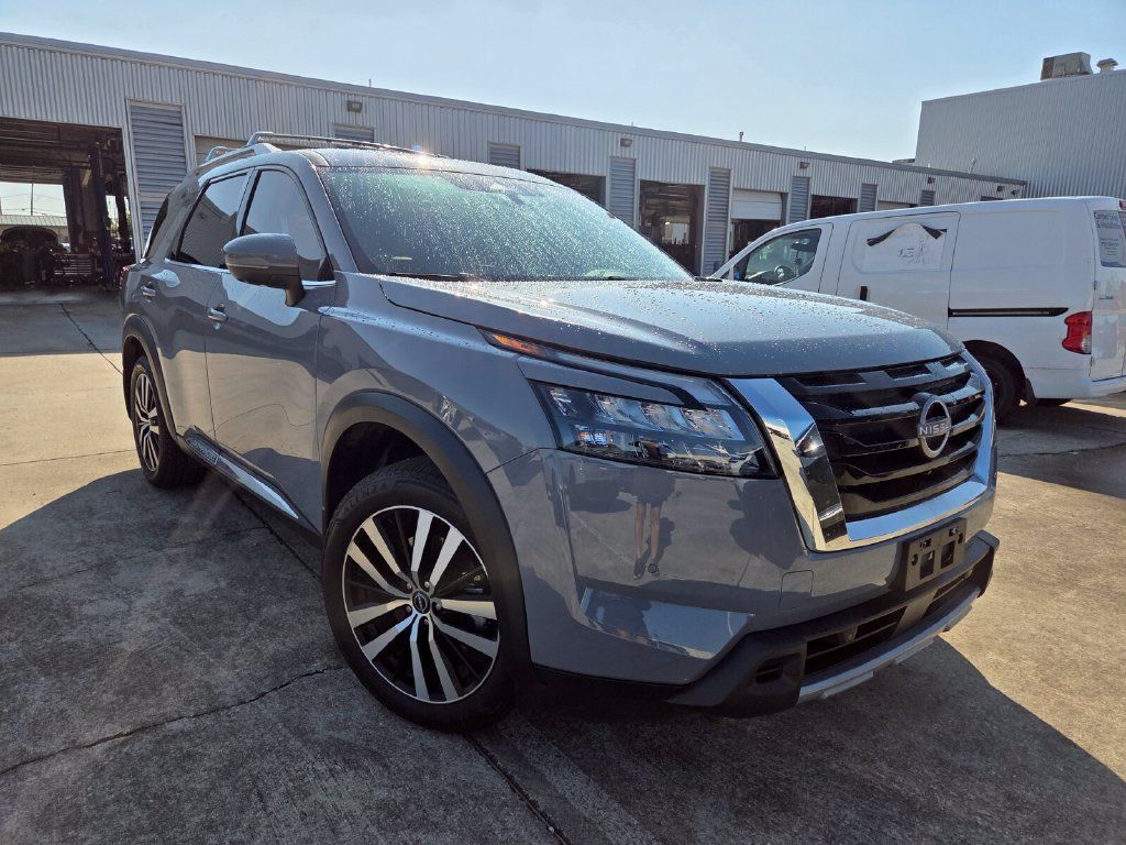 Used 2025 Nissan Pathfinder Platinum w/ Cargo Package FWD image 6