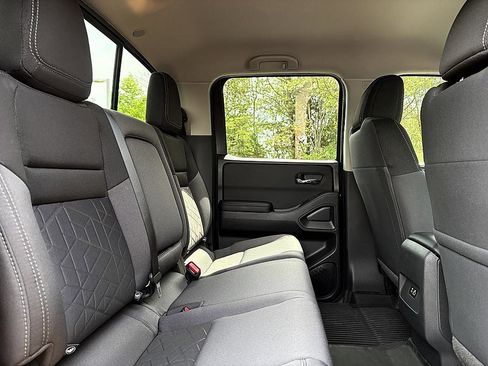 Used 2026 Nissan Frontier SV w/ Tow Package image 11