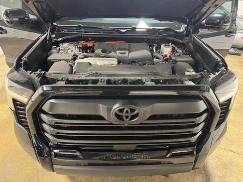 Used 2025 Toyota Tundra Limited AWD/4WD image 12