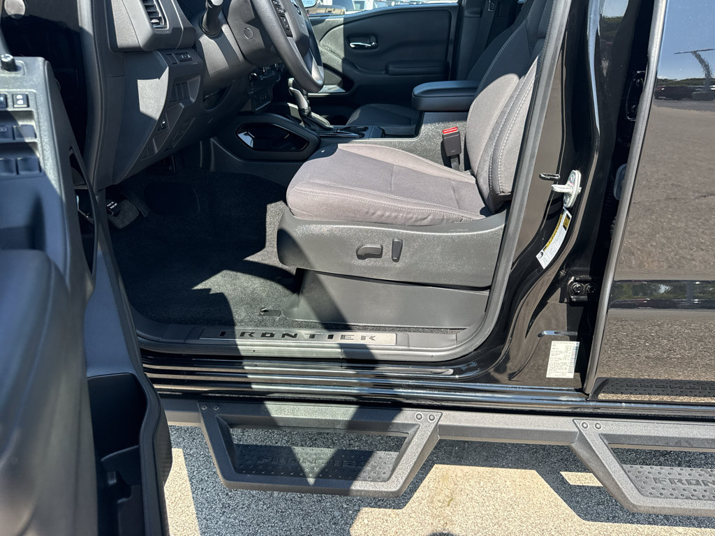Certified 2023 Nissan Frontier SV w/ Midnight Edition Package AWD/4WD image 16
