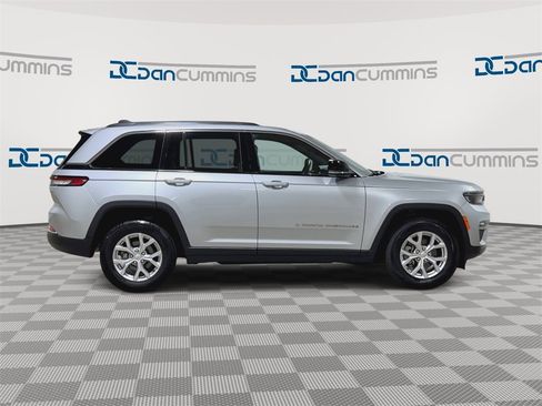 Used 2023 Jeep Grand Cherokee Limited image 2