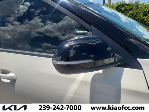 New 2026 Kia Seltos S FWD image 8