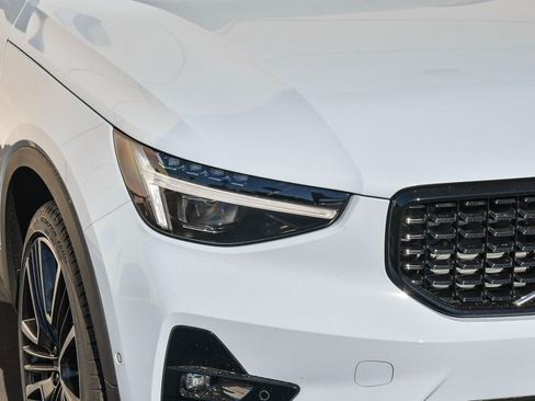 Certified 2025 Volvo XC40 B5 Ultra w/ Climate Package image 5