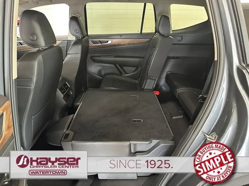 Used 2025 Volkswagen Atlas SE AWD/4WD image 32