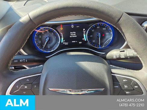 Used 2022 Chrysler Pacifica Touring-L FWD image 24