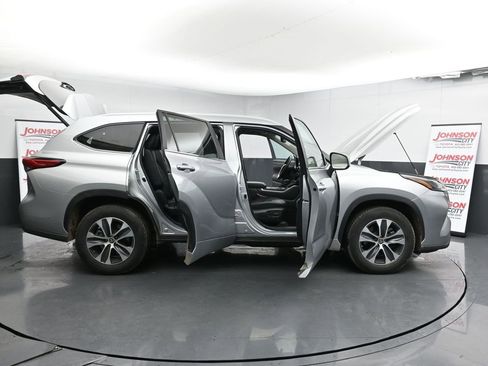 Used 2023 Toyota Highlander XLE image 27