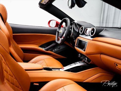 Used 2017 Ferrari California T RWD image 39