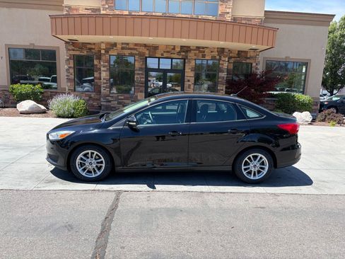 Used 2016 Ford Focus SE FWD image 2