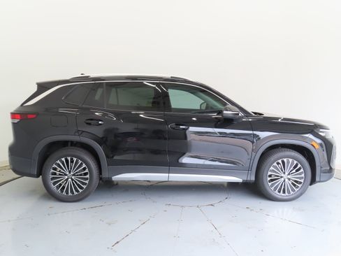 New 2025 Volkswagen Tiguan S image 2