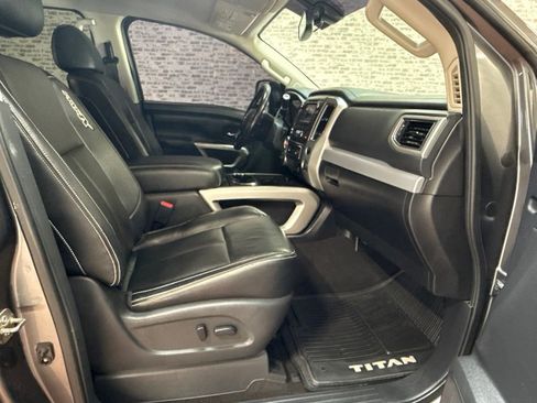 Used 2019 Nissan Titan PRO-4X w/ Pro-4x Convenience Package AWD/4WD image 11