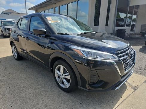 Used 2021 Nissan Kicks S FWD image 2