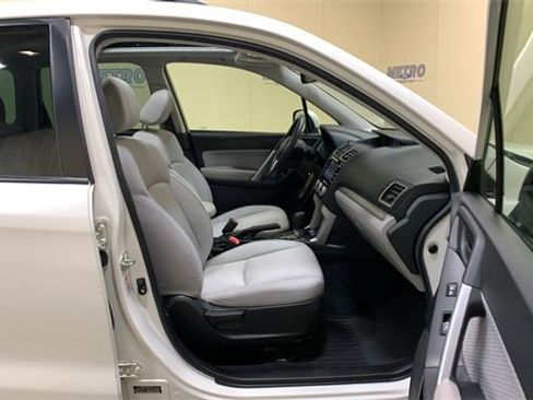 Used 2018 Subaru Forester 2.5i Premium w/ All-Weather Package image 11