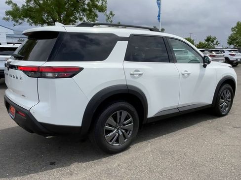 Used 2025 Nissan Pathfinder SV AWD/4WD image 7