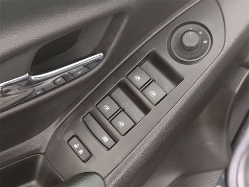 Certified 2022 Chevrolet Trax LT w/ Midnight Edition image 22