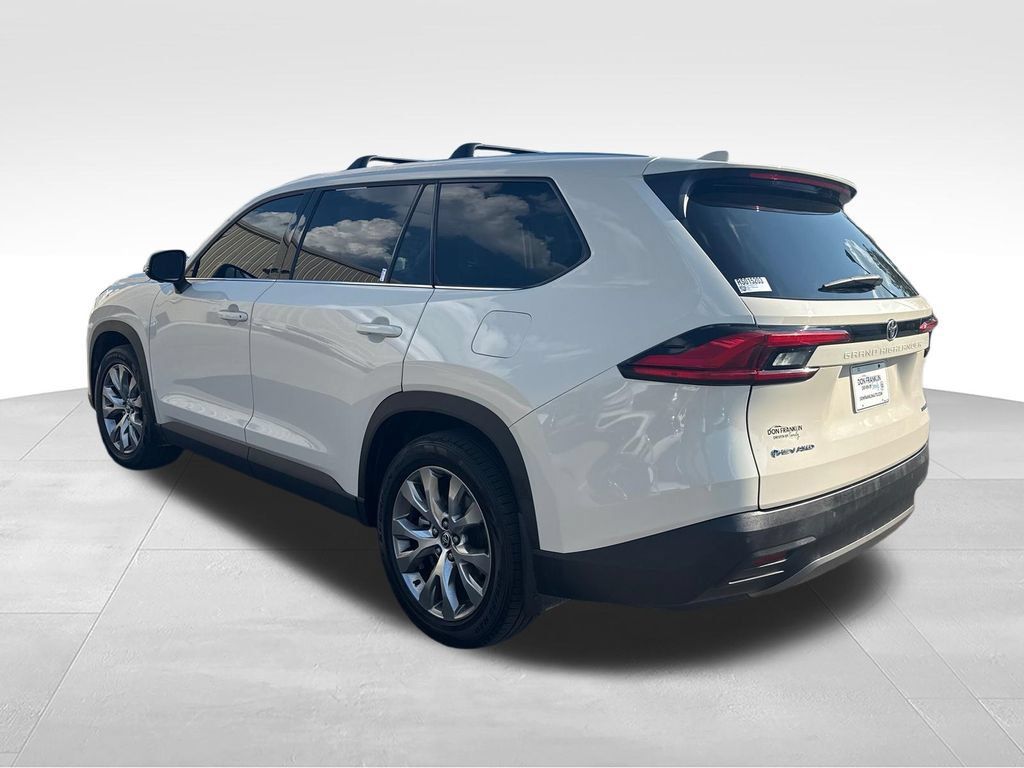 Used 2024 Toyota Grand Highlander AWD Hybrid image 3