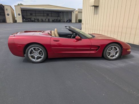 Used 2000 Chevrolet Corvette Convertible w/ Memory Pkg RWD image 5