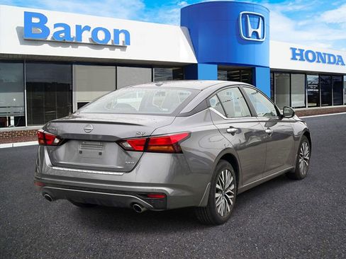 Used 2023 Nissan Altima 2.5 SV w/ SV Premium Package AWD/4WD image 5