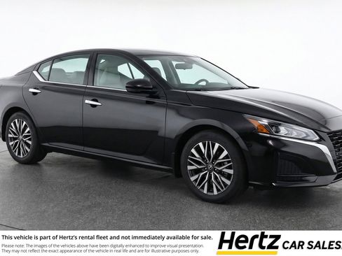Used 2025 Nissan Altima 2.5 SV image 1