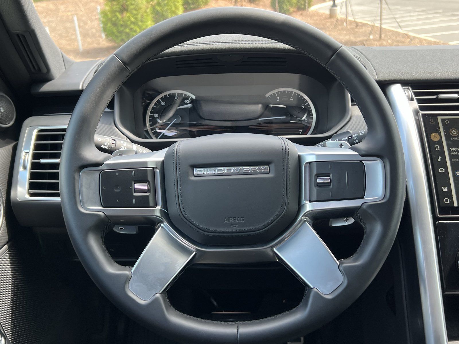 Used 2023 Land Rover Discovery Metropolitan Edition AWD/4WD image 17