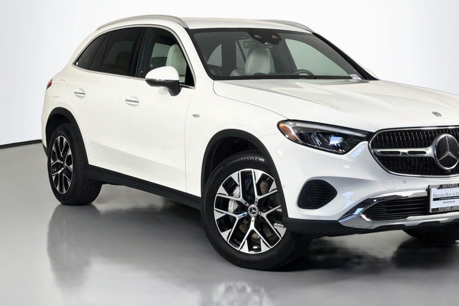 Used 2025 Mercedes-Benz GLC 350e 4MATIC w/ Driver Assistance Package image 15