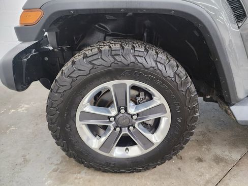 Used 2020 Jeep Wrangler Unlimited Sahara w/ Uconnect 4C Nav & Sound Group AWD/4WD image 34