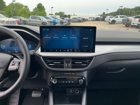 Used 2025 Ford Escape Platinum AWD/4WD image 23