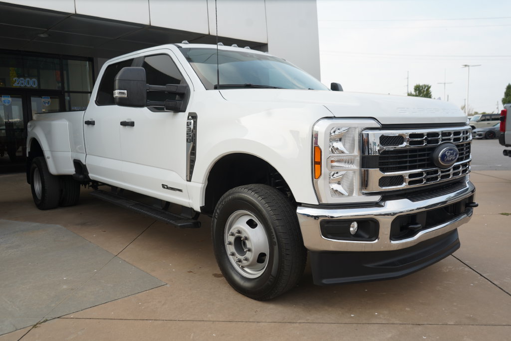 Used 2025 Ford F350 XL AWD/4WD image 3