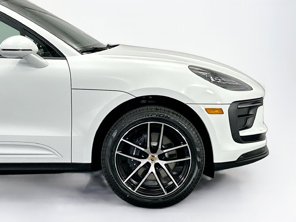 Used 2026 Porsche Macan AWD/4WD image 11