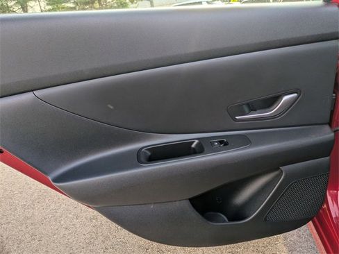 Certified 2023 Hyundai Elantra SEL image 28