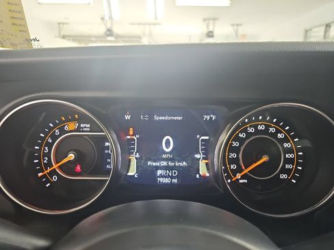 Used 2020 Jeep Wrangler Unlimited Sahara w/ Dual Top Group AWD/4WD image 25