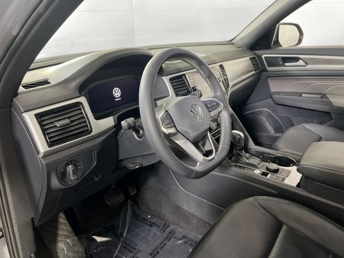 Used 2022 Volkswagen Atlas Cross Sport SE image 9