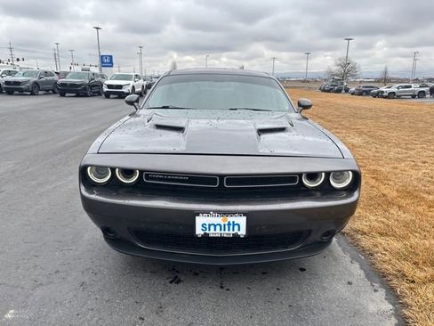 Used 2016 Dodge Challenger SXT image 8