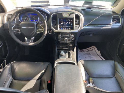 Used 2023 Chrysler 300 Touring L w/ Comfort Group image 17