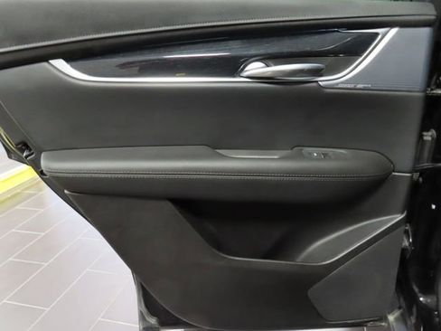 Used 2025 Cadillac XT5 Premium Luxury image 11