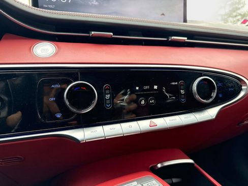 Used 2023 Genesis GV70 2.5T w/ Sport Prestige Package image 21