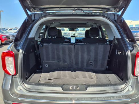 Certified 2022 Ford Explorer Limited w/ Limited Technology Package RWD image 17