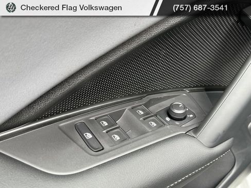 New 2025 Volkswagen Tiguan SE image 27