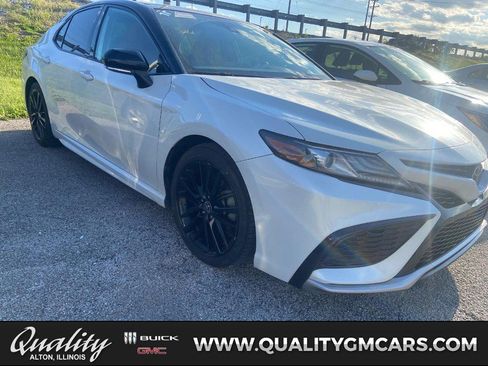 Used 2022 Toyota Camry XSE FWD image 1