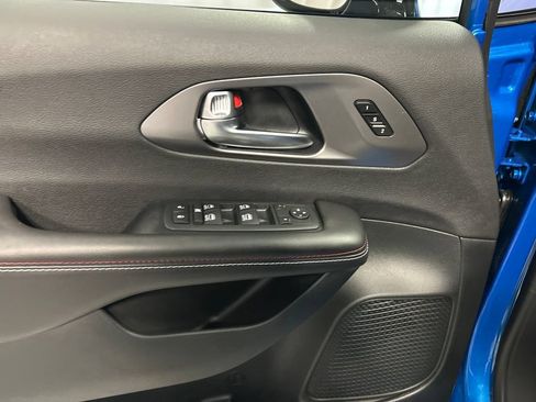 New 2027 Chrysler Pacifica Select FWD image 12