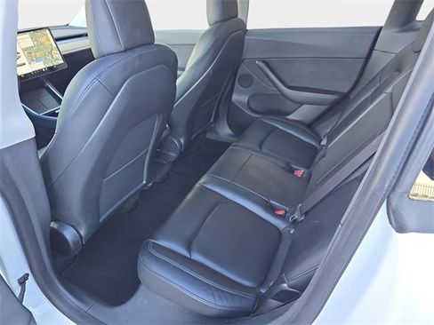 Used 2021 Tesla Model Y Long Range image 17
