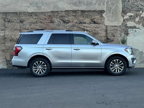 Used 2018 Ford Expedition Limited RWD image 3