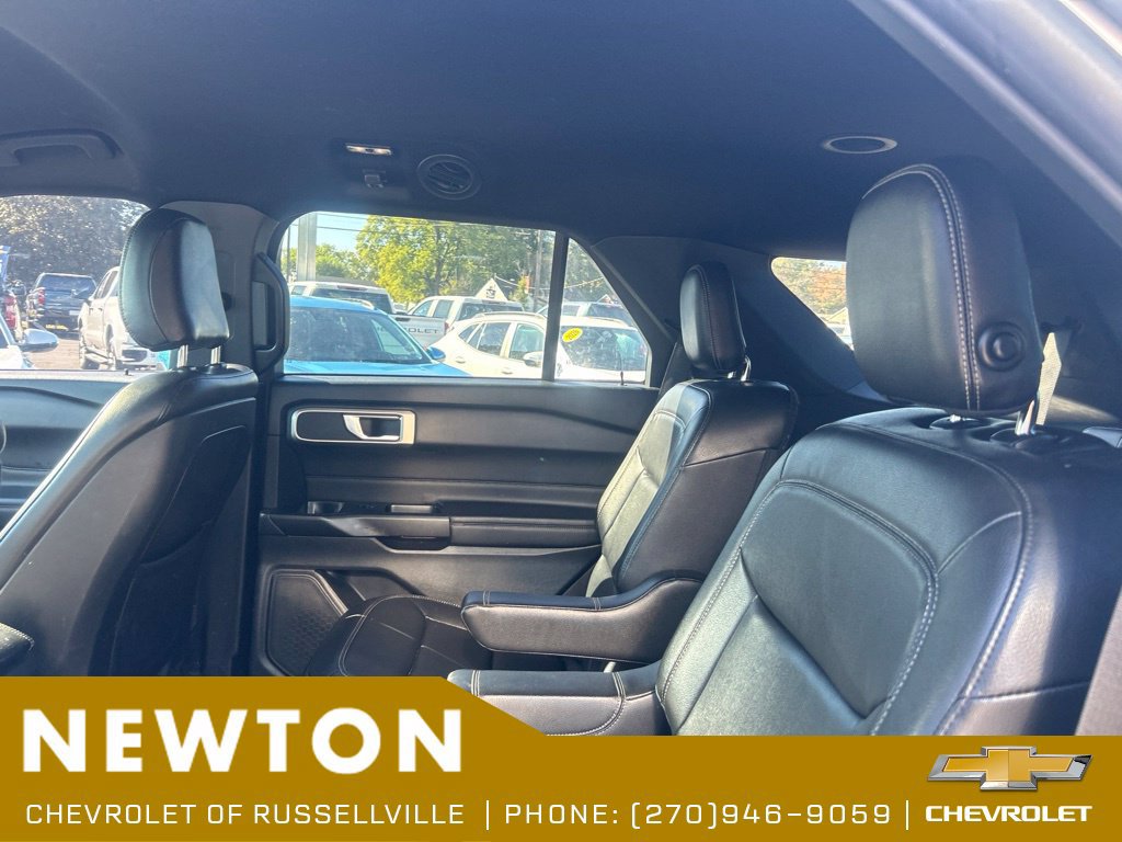 Used 2020 Ford Explorer XLT w/ Equipment Group 202A AWD/4WD image 11