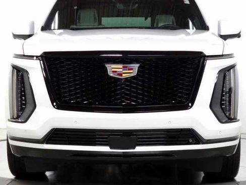 Certified 2025 Cadillac Escalade Sport Platinum image 14