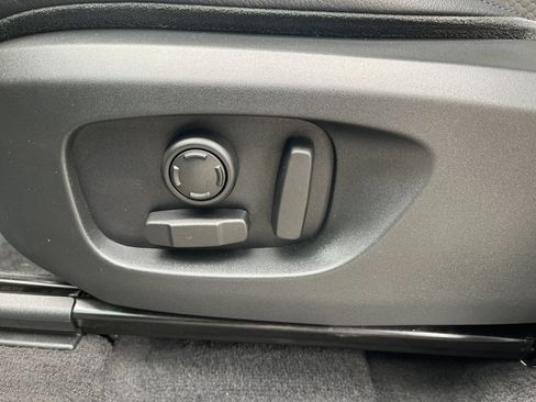 Used 2019 Land Rover Discovery Sport SE AWD/4WD image 17