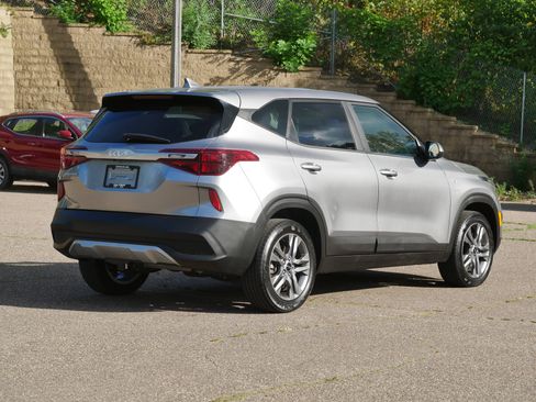 Used 2023 Kia Seltos LX AWD/4WD image 6
