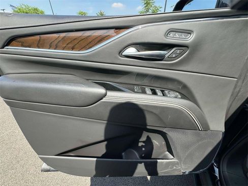 Certified 2024 Cadillac Escalade ESV Premium Luxury Platinum image 17