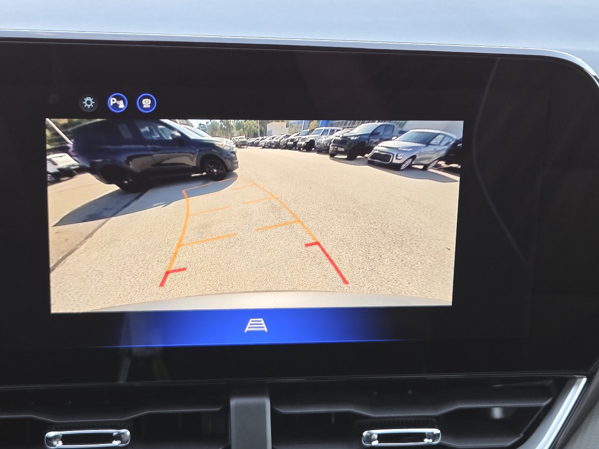 New 2027 Chevrolet Equinox LT w/ Convenience Package II FWD image 8