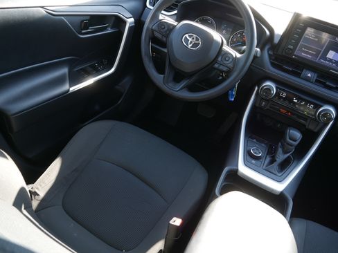 Used 2021 Toyota RAV4 LE AWD/4WD image 9